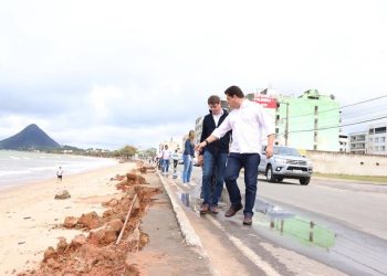 Presidente da Assembleia visita obras da orla e contorno de Piúma