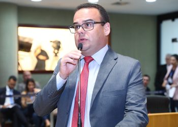 Denninho quer que paciente tenha acesso a prontuário médico