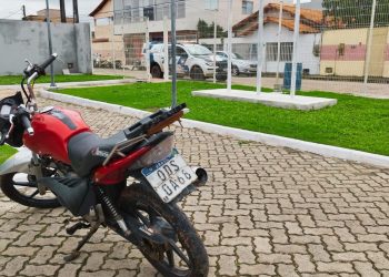 Policia Militar encontra moto abandonada fruto de roubo