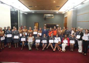 Presidente da Assembleia presta homenagem às mulheres da segurança pública no Dia Estadual da Mulher Policial Militar, Bombeiro Militar e Policial Civil Presidente da Assembleia presta homenagem às mulheres da segurança pública no Dia Estadual da Mulher Policial Militar, Bombeiro Militar e Policial Civil