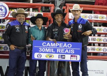 Campeão do rodeio da exposama, Marcos é São Mateus em Barretos