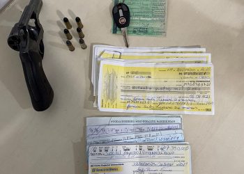 Operação conjunta em São Mateus prende suspeitos de homicídioDuas pessoas foram detidas e arma, munições e cheques foram apreendidos.