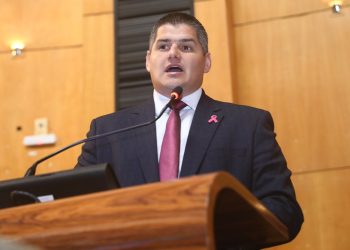 Deputado Alexandre Xambinho destaca a potencia do setor de petróleo e gás em comissão