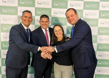 Xambinho oficializa permanência no podemos em brasília ao lado da presidente do partido e lideranças capixabas