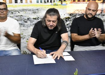 Mais obras estruturantes na zona urbana de São Mateus: Ordem de serviço para revitalização da praça do SEAC