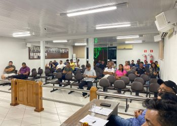 Vereador zenildo xavier juntamente o presidente da câmara de montanha, clebão, realizaram reunião com os produtores de montanha.
