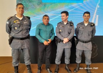 Prefeito Arnóbio acompanha anúncio oficial da ordem de serviço para construção da sede definitiva da 19ª CIA. Ind. da PM