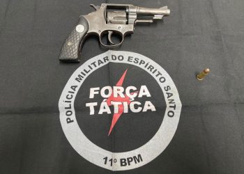 Polícias realizam prisão de um jovem com porte ilegal de arma de fogo no centro de Barra de São Francisco