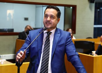 Casagrande sugere a Gandini dar uma marretada na cabine do pedágio