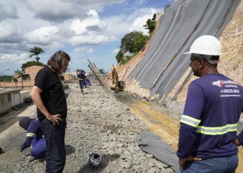 Ladeira do besouro: Mesmo sob chuva, o ritmo das obras de contenção se mantém