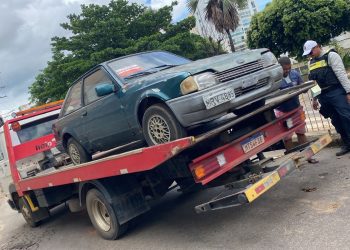 Mais carros abandonados são retirados das ruas pela Prefeitura de Colatina