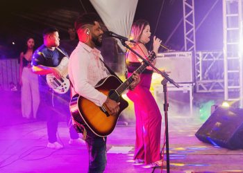 Dupla Sertaneja Jô e Letícia Encanta Público em São Mateus e visa a Capital do ES.
