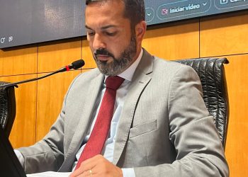 Tyago Hoffmann propõe ao Governo do Estado a criação de uma linha de crédito para os moradores dos 13 municípios do Sul atingidos pela chuva.