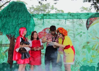 Kombiteca celebra o Dia do Livro com peça teatral em Jaguaré