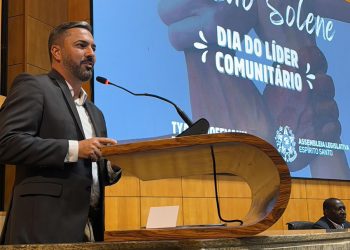 Tyago Hoffmann homenageia líderes comunitários em sessão solene nesta terça-feira (07).