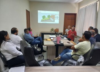 Prefeitos e diretores do consorcio Itaúnas aprovam projeto  de urbanização da barragem Valter Matielo