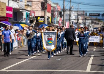 Desfile cívico-militar reúne mais de dez mil pessoas na Av. Jerônimo Monteiro
