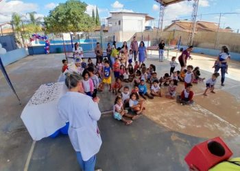 Mais de 300 estudantes da escola Augusto Rushi recebem atendimento médico em ação preventiva em Pinheiros
