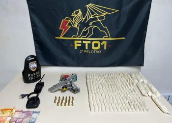 PMES apreende adolescente, arma e mais de 300 pinos de cocaína em Vitória