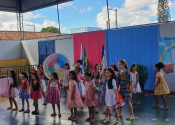 as escolas CMA Bairro Brasília e EMEB Córrego do Limoeiro da Rede Municipal de Montanha celebraram os 100 dias de implantação da Escola de tempo integral