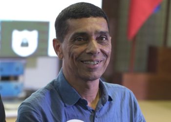 Zé Preto conquista com 44% e lidera nova pesquisa em Guarapari