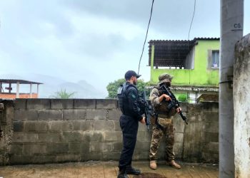 PCES deflagra Operação Machine Head contra familiares de faccionados do PCV10 prisões e 18 mandados de busca são cumpridos