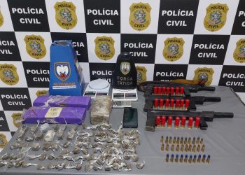 Operação Policial em Montanha apreende armas, munições e drogas.