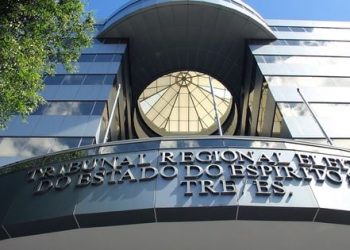 Indeferimento de registro de candidatura de André Sampaio é suspenso no TRE