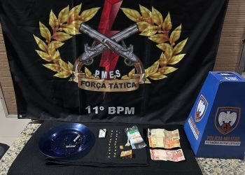 FORÇA TÁTICA FLAGRA MENORES FRACIONANDO CRACK EM BARRA DE SÃO FRANCISCO