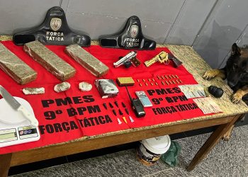 PMES apreende drogas, armas e munições em Cachoeiro de ItapemirimUm suspeito foi detido durante a ocorrência.