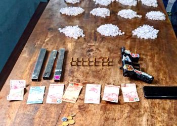 Policia Militar intercepta veículo suspeito na BR-101 e apreende mais de 1000 unidades de entorpecentes e uma submetralhadora