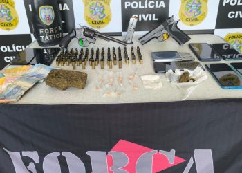 PM E PC REALIZAM OPERAÇÃO EM PONTO BELO/ESBE PRENDEM SEIS PESSOAS E APREENDEM ARMAS E DROGAS