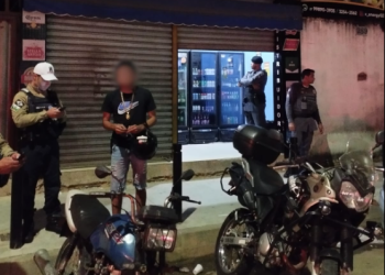 Fiscalização fecha mais de 10 distribuidoras irregulares e apreende moto com licenciamento vencido há mais de 20 anos em Cariacica