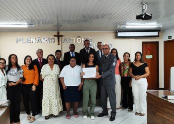 Câmara Municipal de Montanha/ES homenageia aluna destaque Michelle Andrade Souza