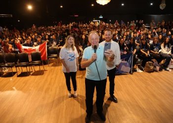 Governador anuncia ampliação de vagas e novos destinos no Programa de Intercâmbio Estudantil