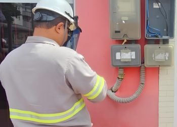 Boate na Praia de Itaparica é flagrada furtando energia elétrica