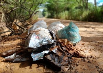 Lixo e poluição ameaçam córregos e sujam estradas rurais de Pinheiros