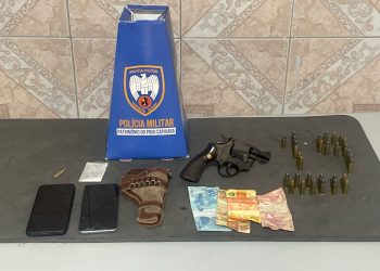 Polícia Militar Apreende Arma de Fogo e Drogas Durante Abordagem em Montanha