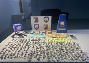 Polícia Militar Intensifica Combate ao Tráfico de Drogas em Pinheiros e Apreende Entorpecentes e Arma