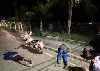 DUPLA É PRESA POR PORTE ILEGAL DE ARMA DE FOGO EM BARRA DE SÃO FRANCISCO