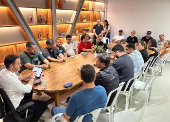 Uma reunião entre o prefeito de Colatina, Renzo Vasconcelos, e proprietários de bares e restaurantes discutiu propostas para o desenvolvimento do setor, além de normas para tornar o segmento ainda mais competitivo.