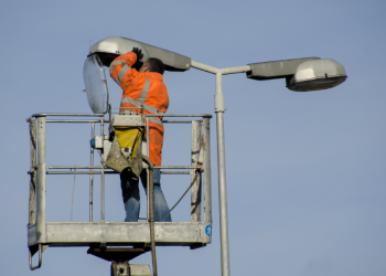 Após auditoria no sistema de iluminação de municípios, TCE-ES faz recomendações para modernização