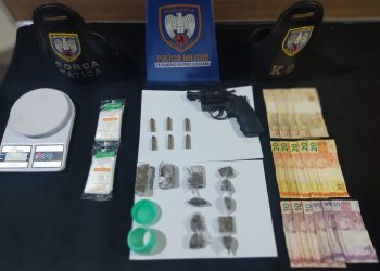 FORÇA TÁTICA E K9 DO 11º BPM APREENDEM ARMA, DROGAS E DINHEIRO COM MENORES E MAIOR EM BARRA DE SÃO FRANCISCO