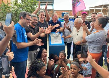 Governo do Estado inaugura reforma de quadra em Cachoeiro de Itapemirim
