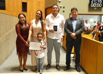 Sessão Solene na Ales homenageia enfermagem capixaba e reconhece a atuação da enfermeira Mariana Vanderlei Mascarenhas, de Montanha.