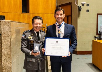 Arnaldinho recebe a maior honraria da Assembleia Legislativa do Espírito Santo