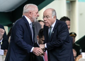 Após Trump revogar visto de ministros do STF, Lula se reúne com chanceler e discute situação com os EUA