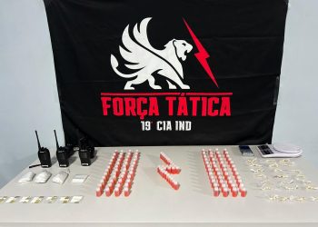 Polícia Militar realiza grande operação contra o tráfico no bairro Vila Nova e apreende drogas, rádios comunicadores e prende suspeito em Pinheiros