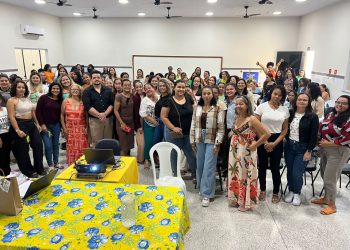 Profissionais da Educação de Pinheiros participam de Formação Continuada.