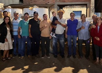 Prefeito José Luiz Mendes participa da entrega de resfriadores de leite em Muritiba